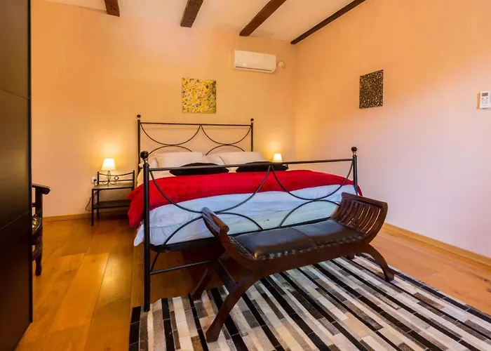 In 40737 * Križišće