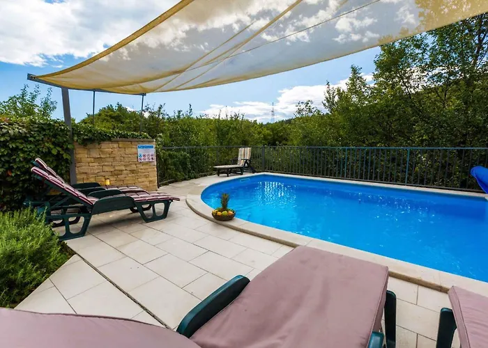 別荘 In 40737 Križišće